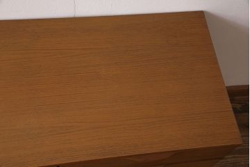 ヴィンテージ家具　北欧ビンテージ　チーク材　スタイリッシュなデザインのサイドチェスト(サイドボード、ローチェスト、引き出し)