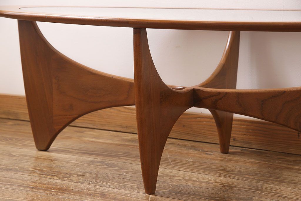 ヴィンテージ家具　北欧ビンテージ　G-plan(ジープラン)　　チーク材　ガラストップがおしゃれなコーヒーテーブル(センターテーブル)