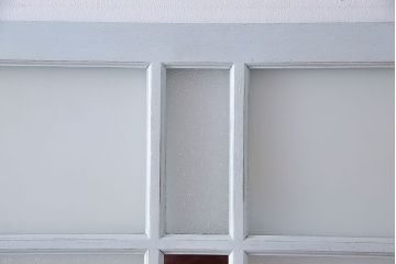 ペイント家具　色ガラス入り!十字の格子がおしゃれなガラス戸(引き戸、建具)(2枚組)