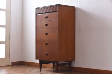 ヴィンテージ家具　北欧ビンテージ　チーク材　スタイリッシュなデザインのチェスト(引き出し・サイドチェスト)