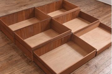ヴィンテージ家具　北欧ビンテージ　チーク材　スタイリッシュなデザインのチェスト(引き出し・サイドチェスト)