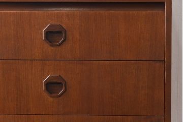 ヴィンテージ家具　北欧ビンテージ　チーク材　スタイリッシュなデザインのチェスト(引き出し・サイドチェスト)