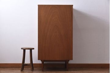 ヴィンテージ家具　北欧ビンテージ　チーク材　スタイリッシュなデザインのチェスト(引き出し・サイドチェスト)