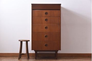 ヴィンテージ家具　北欧ビンテージ　チーク材　スタイリッシュなデザインのチェスト(引き出し・サイドチェスト)