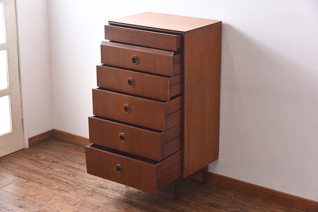 ヴィンテージ家具　北欧ビンテージ　チーク材　スタイリッシュなデザインのチェスト(引き出し・サイドチェスト)