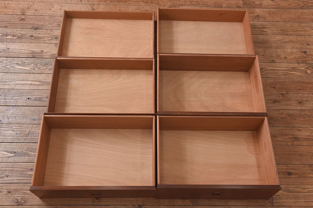 ヴィンテージ家具　北欧ビンテージ　チーク材　スタイリッシュなデザインのチェスト(引き出し・サイドチェスト)