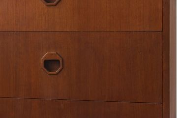 ヴィンテージ家具　北欧ビンテージ　チーク材　スタイリッシュなデザインのチェスト(引き出し・サイドチェスト)