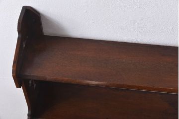 アンティーク家具　イギリスアンティーク　十字架の透かし彫りが美しいウォールラック(壁掛け飾り棚)