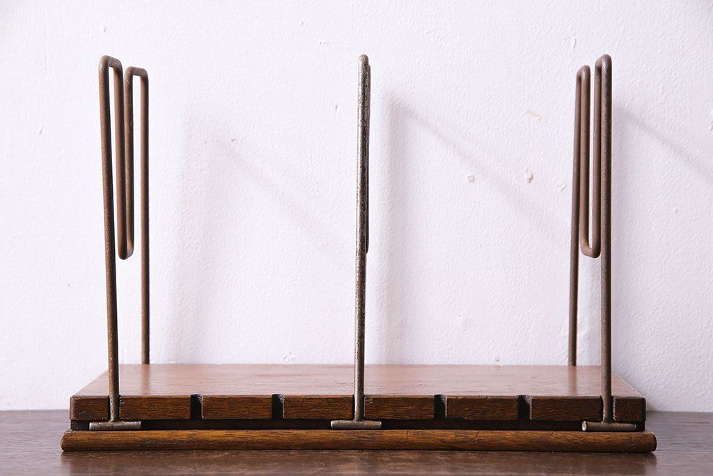 アンティーク雑貨　昭和レトロ　ナラ材の温かみのある質感が魅力の組み立て式ブックスタンド(本立て)
