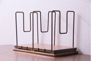 アンティーク雑貨　昭和レトロ　ナラ材の温かみのある質感が魅力の組み立て式ブックスタンド(本立て)