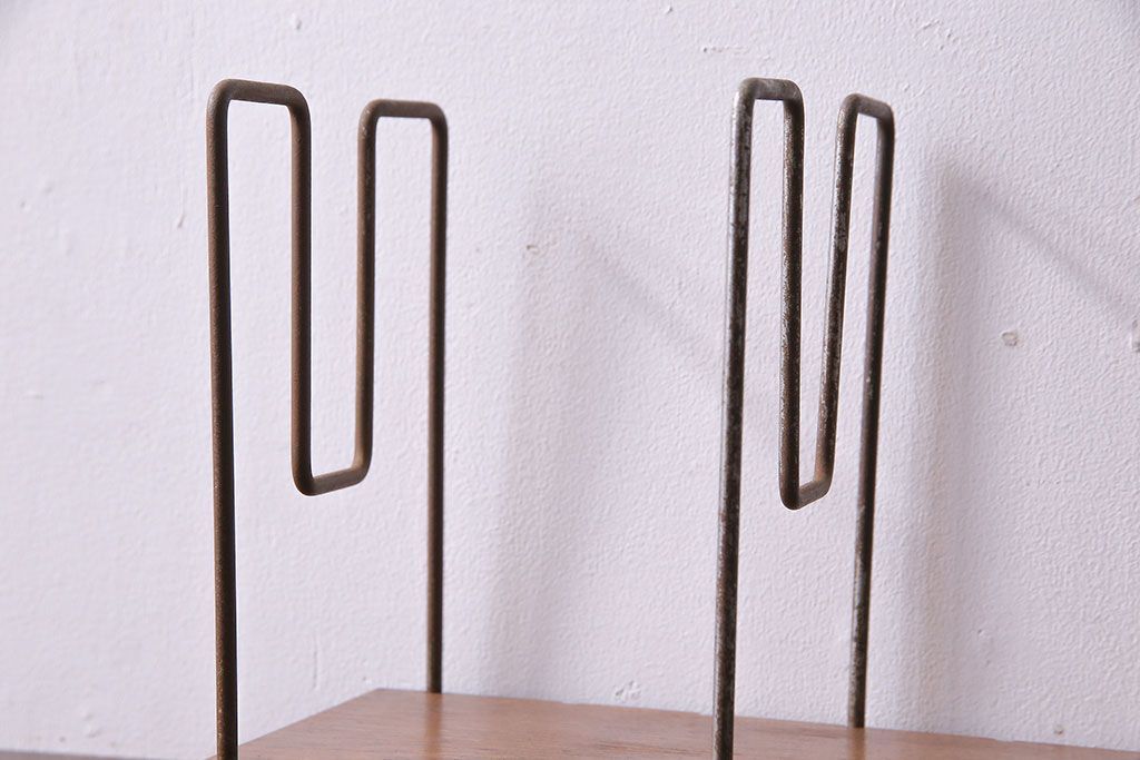 アンティーク雑貨　昭和レトロ　ナラ材の温かみのある質感が魅力の組み立て式ブックスタンド(本立て)