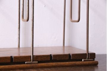 アンティーク雑貨　昭和レトロ　ナラ材の温かみのある質感が魅力の組み立て式ブックスタンド(本立て)