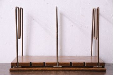 アンティーク雑貨　昭和レトロ　ナラ材の温かみのある質感が魅力の組み立て式ブックスタンド(本立て)