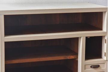 ペイント家具　モールガラス入り　鉄脚が付いたレトロな収納棚(キャビネット、食器棚)