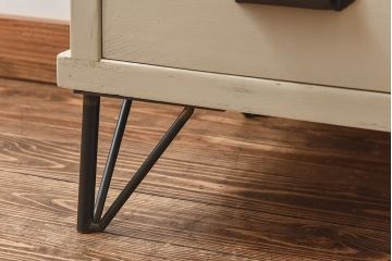 ペイント家具　モールガラス入り　鉄脚が付いたレトロな収納棚(キャビネット、食器棚)