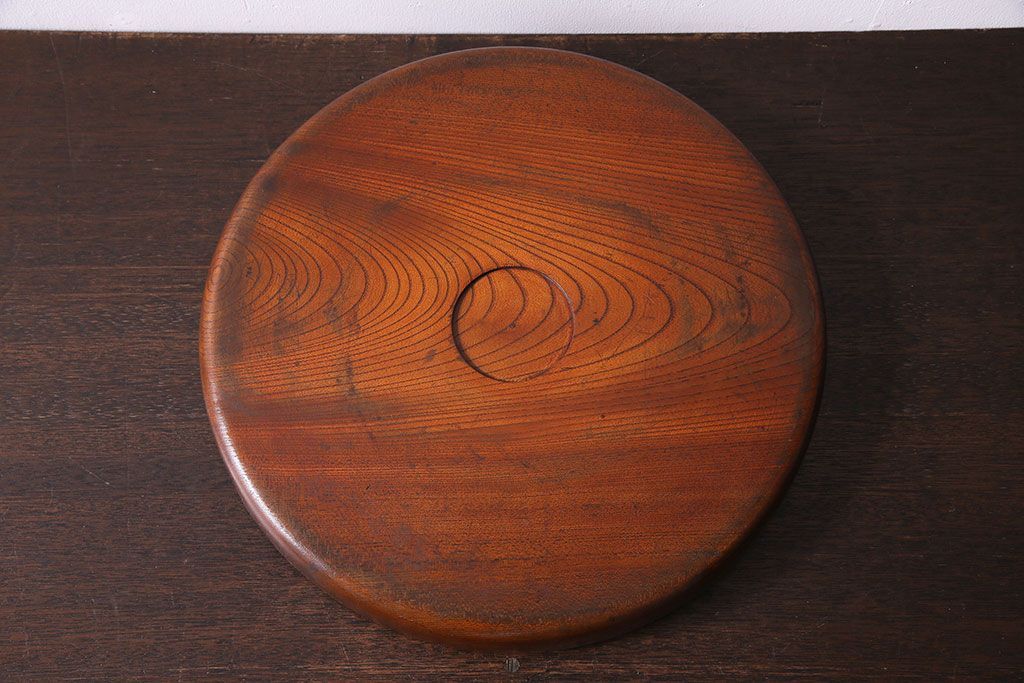 アンティーク雑貨　和製アンティーク　飴色の風合いが美しい丸盆(お盆、トレー)