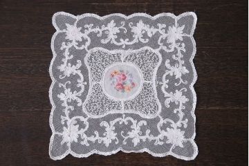 アンティーク雑貨　イギリスビンテージ　カラフルな花のプチポワン刺繍が愛らしいドイリー(レース、クロス)(1)