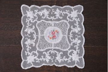 アンティーク雑貨　イギリスビンテージ　カラフルな花のプチポワン刺繍が愛らしいドイリー(レース、クロス)(1)