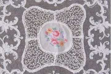 アンティーク雑貨　イギリスビンテージ　カラフルな花のプチポワン刺繍が愛らしいドイリー(レース、クロス)(2)