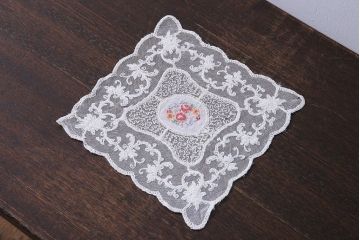 アンティーク雑貨　イギリスビンテージ　カラフルな花のプチポワン刺繍が愛らしいドイリー(レース、クロス)(3)