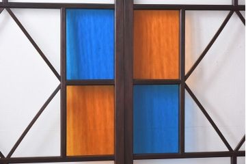大正ロマン　色ガラス入り　レトロなデザインのガラス戸(引き戸、建具)4枚組
