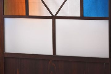 大正ロマン　色ガラス入り　レトロなデザインのガラス戸(引き戸、建具)4枚組