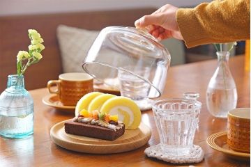アンティーク雑貨　イギリスビンテージ　木製トレーが可愛らしいケーキドーム(テーブルウェア)