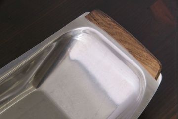 アンティーク雑貨　イギリスビンテージ　木製取っ手付き　舟形のデザインが魅力のステンレストレー(お盆)
