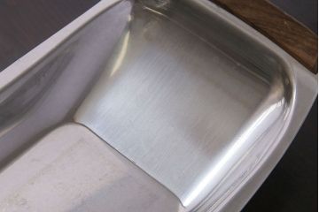 アンティーク雑貨　イギリスビンテージ　木製取っ手付き　舟形のデザインが魅力のステンレストレー(お盆)