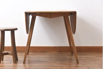 アンティーク家具　イギリスERCOL(アーコール)　シンプルなデザインのドロップリーフテーブル(エクステンションテーブル、ダイニングテーブル)