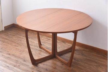 ヴィンテージ家具　G-plan(ジープラン)　北欧ビンテージ　チーク材　珍しいデザインのドロップリーフテーブル(ダイニングテーブル)