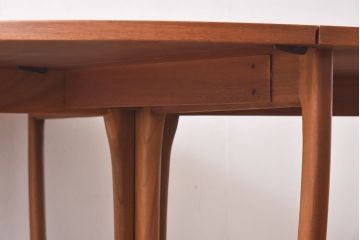 ヴィンテージ家具　G-plan(ジープラン)　北欧ビンテージ　チーク材　珍しいデザインのドロップリーフテーブル(ダイニングテーブル)