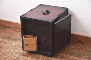 アンティーク家具　古民具　ケヤキ材　重厚な佇まいが魅力的な明治期の船箪笥(掛硯型、懸硯型、舟箪笥、タンス)(小)