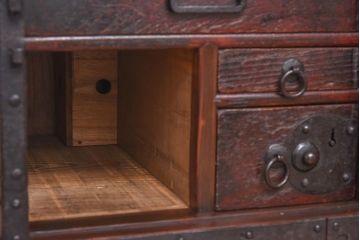 アンティーク家具　古民具　ケヤキ材　重厚な佇まいが魅力的な明治期の船箪笥(掛硯型、懸硯型、舟箪笥、タンス)(小)