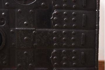 アンティーク家具　古民具　ケヤキ材　重厚な佇まいが魅力的な明治期の船箪笥(掛硯型、懸硯型、舟箪笥、タンス)(小)