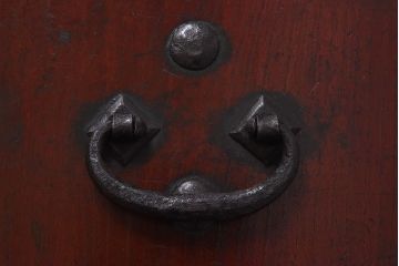 アンティーク家具　古民具　ケヤキ材　重厚な佇まいが魅力的な明治期の船箪笥(掛硯型、懸硯型、舟箪笥、タンス)(小)