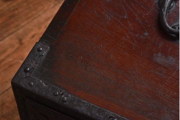 アンティーク家具　古民具　ケヤキ材　重厚な佇まいが魅力的な明治期の船箪笥(掛硯型、懸硯型、舟箪笥、タンス)(小)