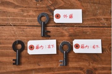 アンティーク家具　古民具　ケヤキ材　重厚な佇まいが魅力的な明治期の船箪笥(掛硯型、懸硯型、舟箪笥、タンス)(小)