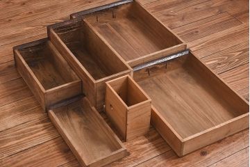 アンティーク家具　古民具　ケヤキ材　重厚な佇まいが魅力的な明治期の船箪笥(掛硯型、懸硯型、舟箪笥、タンス)(小)