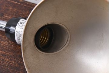 アンティーク雑貨　昭和レトロ　シャビーな質感のアルミ製クリップ式デスクスタンド(卓上ライト、照明)