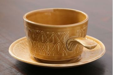 アンティーク雑貨　イギリスビンテージ　Staffordshire Potteries Ltd(スタッフォードシャーポタリー)　スープカップ&ソーサー(スープボウル)1客