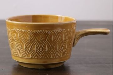 アンティーク雑貨　イギリスビンテージ　Staffordshire Potteries Ltd(スタッフォードシャーポタリー)　スープカップ&ソーサー(スープボウル)1客