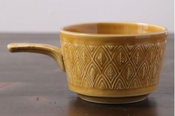 アンティーク雑貨　イギリスビンテージ　Staffordshire Potteries Ltd(スタッフォードシャーポタリー)　スープカップ&ソーサー(スープボウル)1客