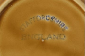 アンティーク雑貨　イギリスビンテージ　Staffordshire Potteries Ltd(スタッフォードシャーポタリー)　スープカップ&ソーサー(スープボウル)1客