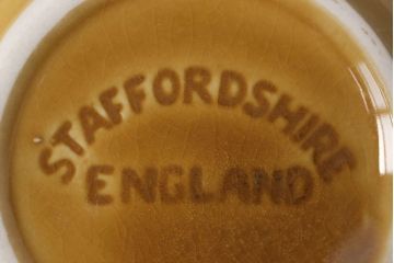 アンティーク雑貨　イギリスビンテージ　Staffordshire Potteries Ltd(スタッフォードシャーポタリー)　スープカップ&ソーサー(スープボウル)1客