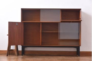 北欧家具　G-PLAN(ジープラン)　BBシリーズ(Black&Brass)のキャビネット(収納棚、サイドキャビネット)