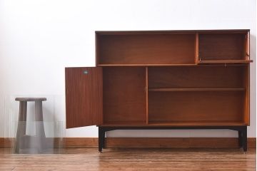 北欧家具　G-PLAN(ジープラン)　BBシリーズ(Black&Brass)のキャビネット(収納棚、サイドキャビネット)