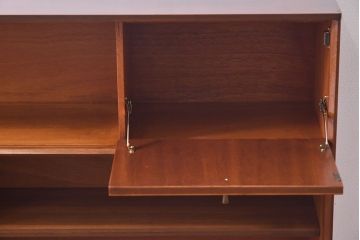 北欧家具　G-PLAN(ジープラン)　BBシリーズ(Black&Brass)のキャビネット(収納棚、サイドキャビネット)