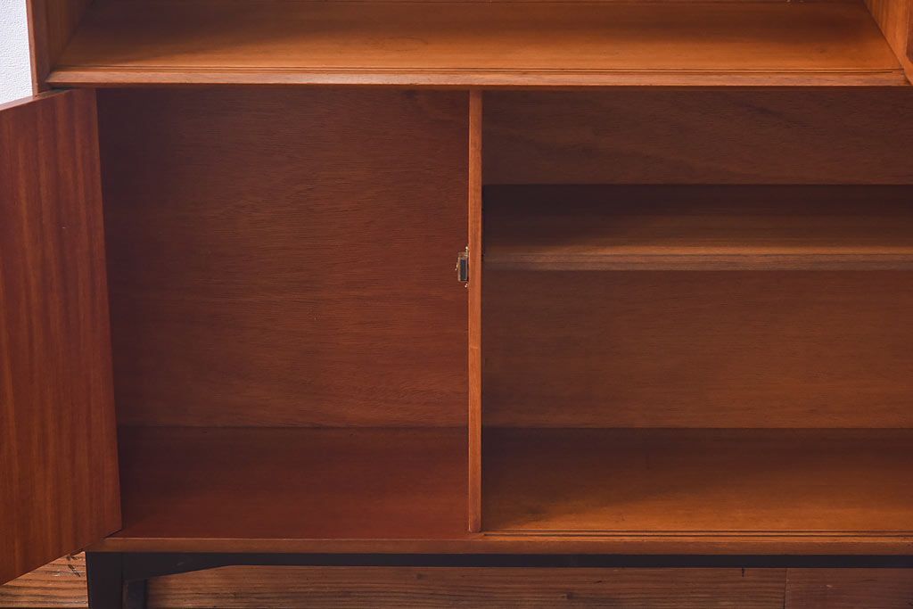 北欧家具　G-PLAN(ジープラン)　BBシリーズ(Black&Brass)のキャビネット(収納棚、サイドキャビネット)