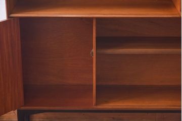 北欧家具　G-PLAN(ジープラン)　BBシリーズ(Black&Brass)のキャビネット(収納棚、サイドキャビネット)